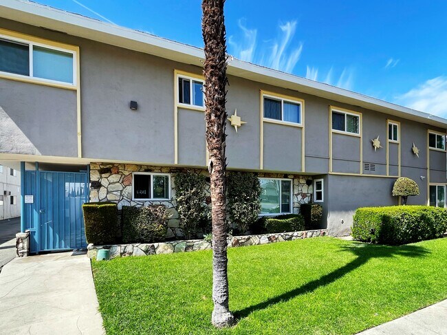 Building Photo - 5045 Rosemead Blvd