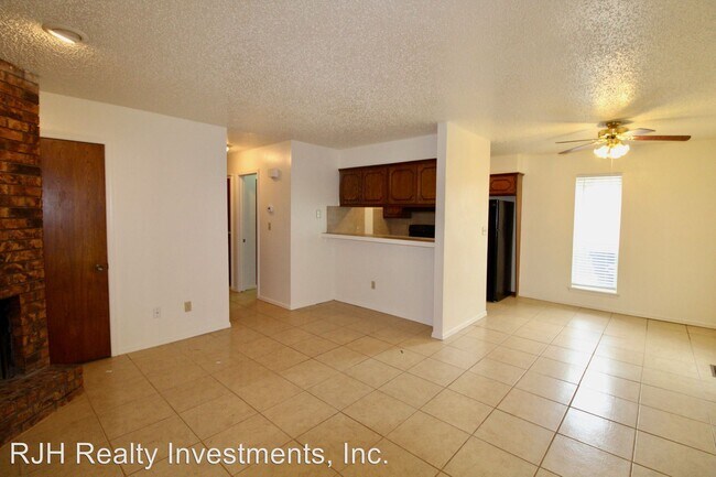 Building Photo - 901-903 Acacia Cir