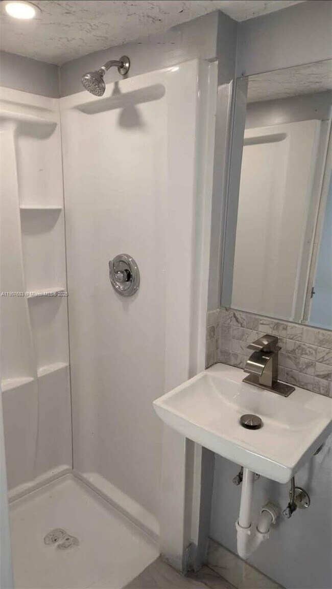 Foto del edificio - 173 W 16th St