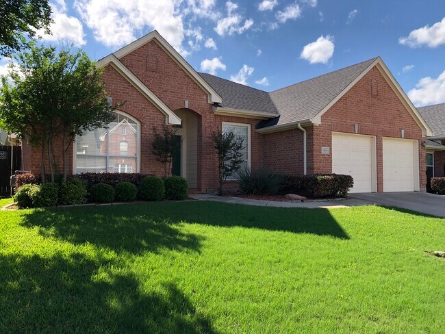 Foto del edificio - 6400 Greenbriar Ln