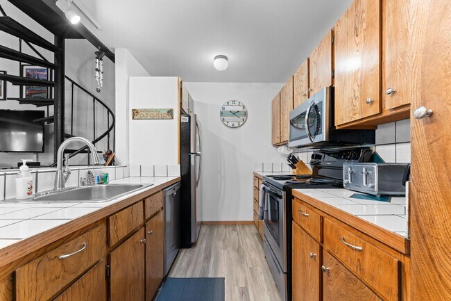 Building Photo - SKI LEASE:  Townhome near Northstar, Sleep...
