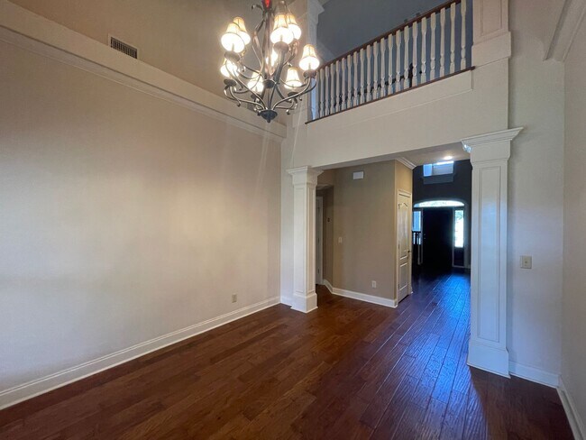 Building Photo - Beautiful 5 Bedroom 3 Bath In Taylor Lakes...
