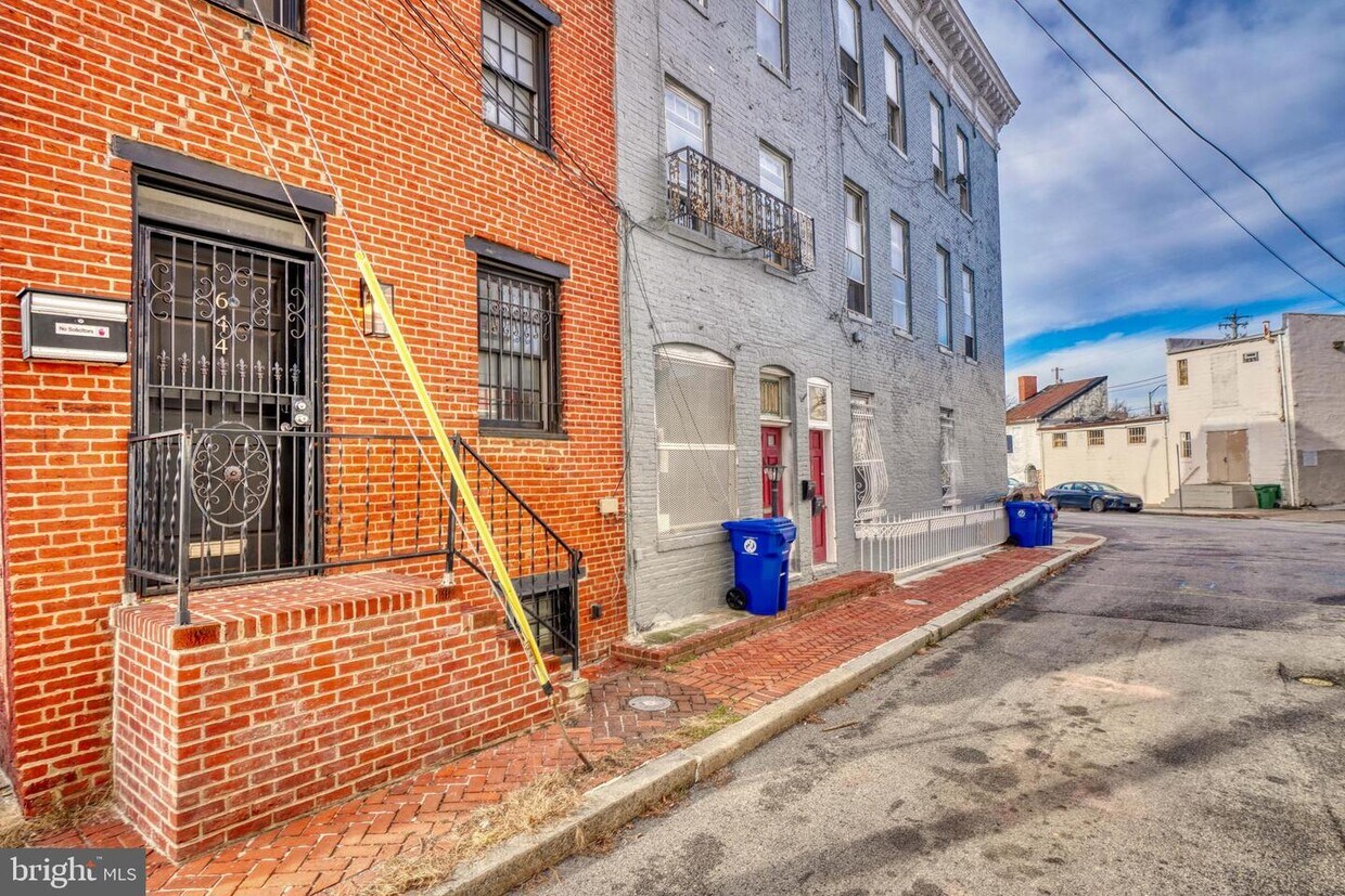 Primary Photo - 644 Jasper St