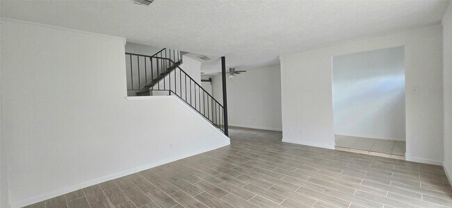 Building Photo - 7151 Chasewood Dr