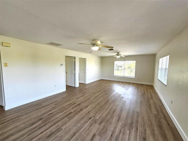 Foto del edificio - 9458 Anita Ave