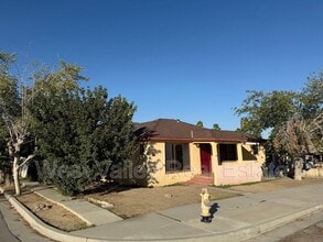 Building Photo - 334 B St