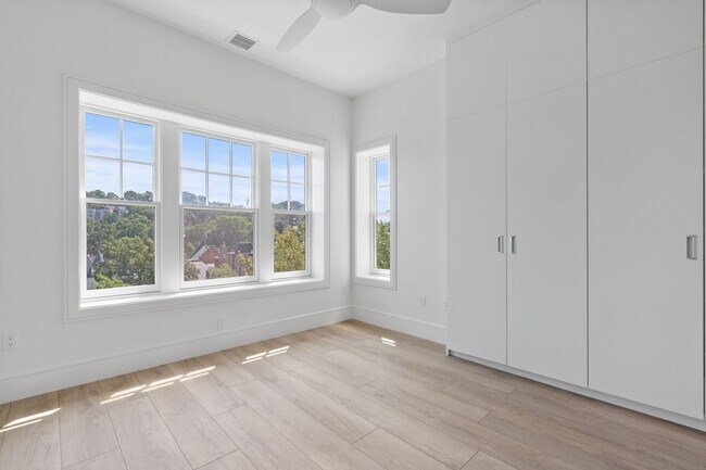 Foto del edificio - 300-1581 Beacon St