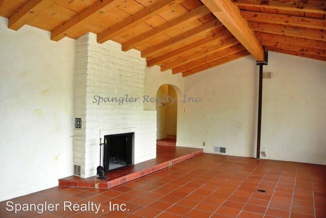 Building Photo - 610 Sunrise Dr E