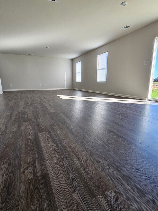 Building Photo - 212 Gaston Cir