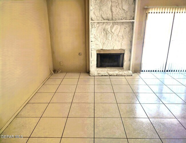 Foto del edificio - 8520 Saratoga Dr