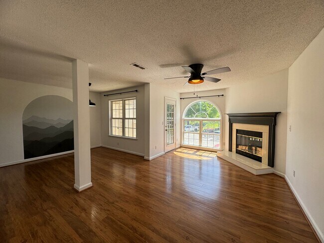 Foto del edificio - 2BR 2BA Condo beside Greenway