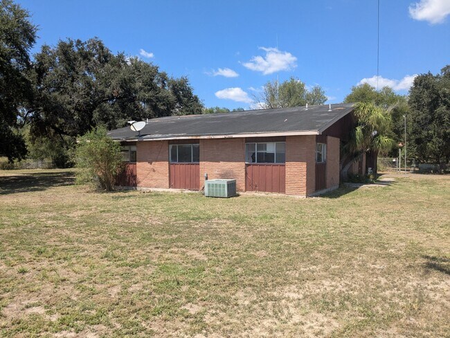 Foto del edificio - 1439 N Alamo Rd