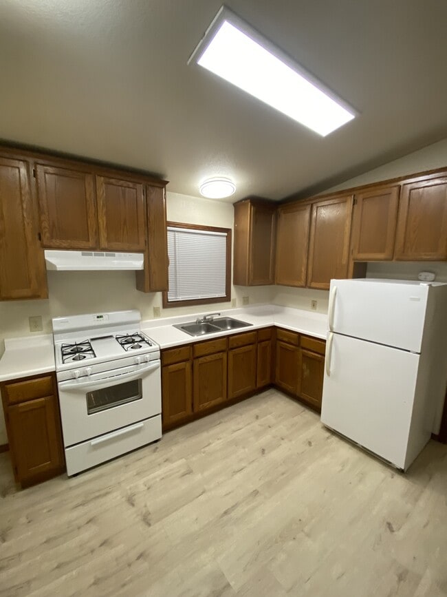 Building Photo - 1151 Madrone Way