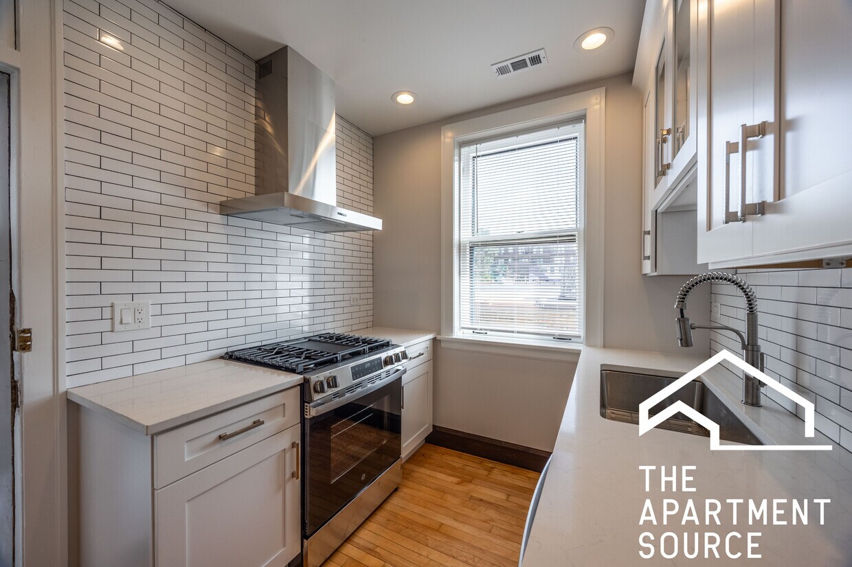 Foto principal - 6409 N Talman Ave