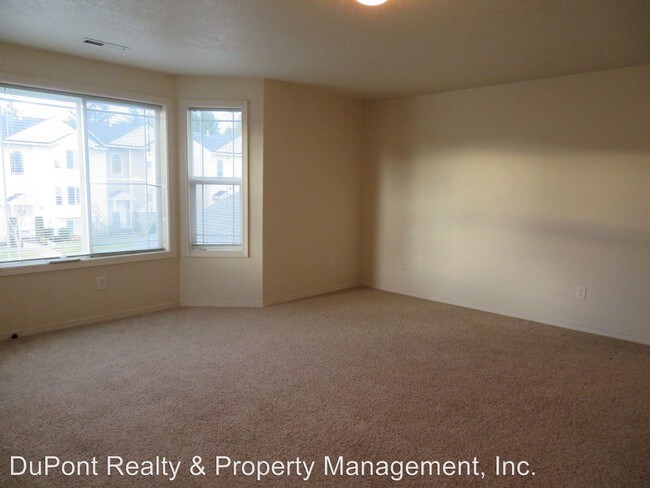 Foto del edificio - 3340 Bali St NE