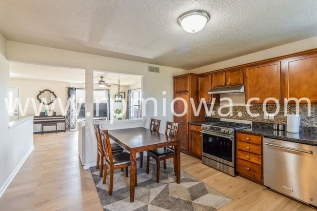 Building Photo - NEAR WESTWOOD ELEMENTARY!! 4 Bedroom, 3 Bath Home in Ankeny