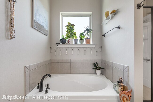 Foto del edificio - 4 br, 3 bath House - 1016 Maize Street