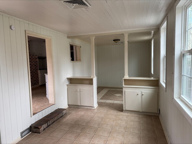 Breakfast Room - 1904 Jeanette St