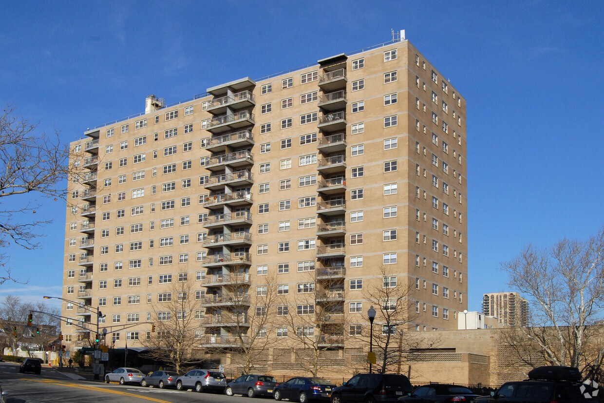 Summit House Apartments West New York, NJ