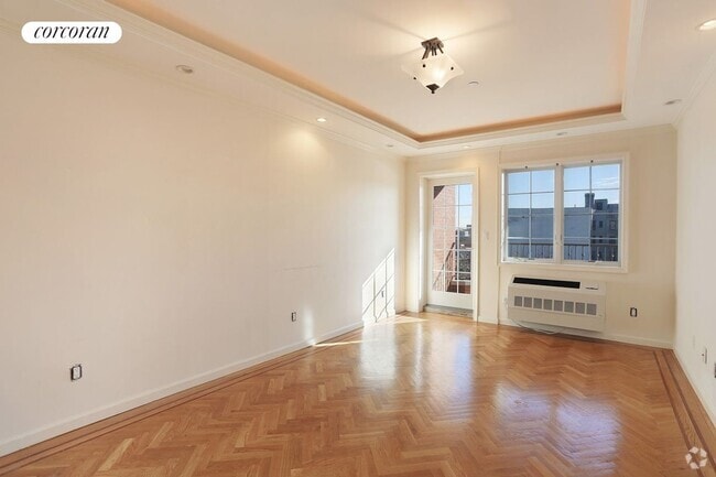 Building Photo - 2717 Crescent St
