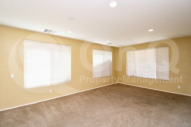 Foto del edificio - 3074 S Southwind Dr