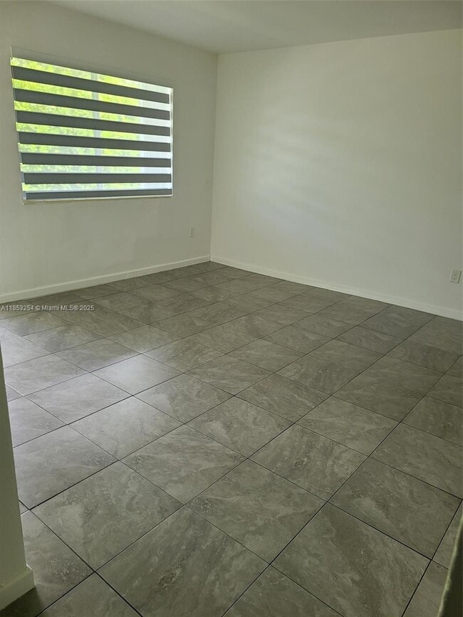 Foto del edificio - 1365 NE 111th St