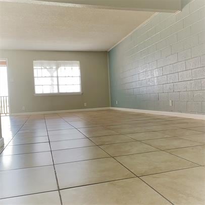 Foto del edificio - 3919 Englewood Cir