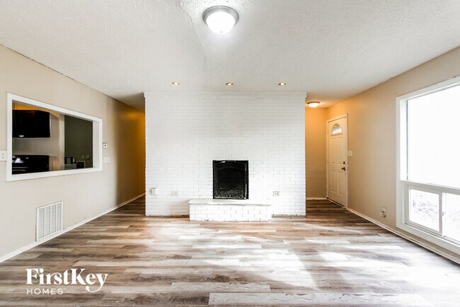 Building Photo - 5876 Meadowlark Dr
