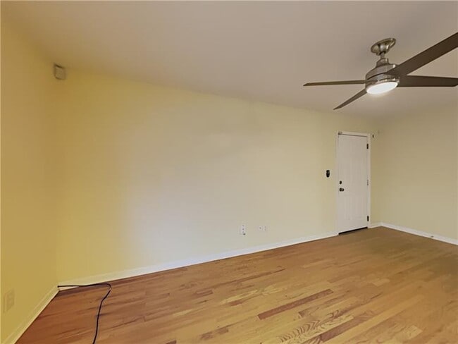Building Photo - 1412 Foxhall Ln SE