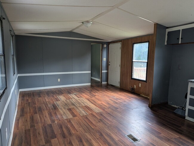 Building Photo - 200 Wild Forest Ln
