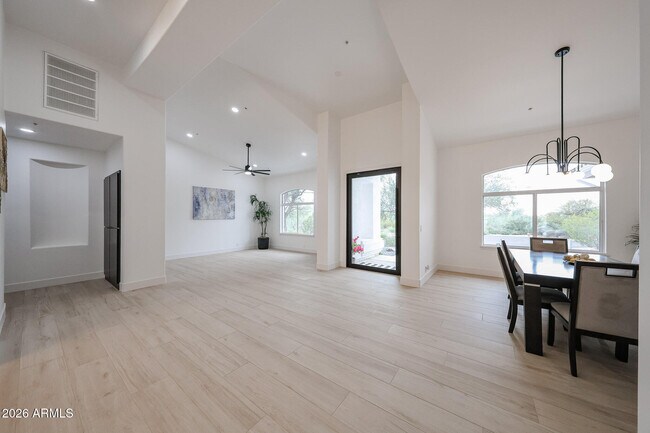 Foto del edificio - 8156 E Questa Rd