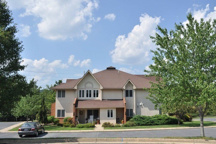 Primary Photo - 1720 S Dogwood Dr