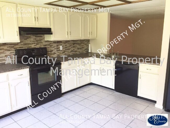 Foto del edificio - Fantastic 2/2 condo with vaulted ceiling a...