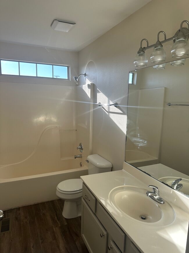 Building Photo - 1300 Fredonia St