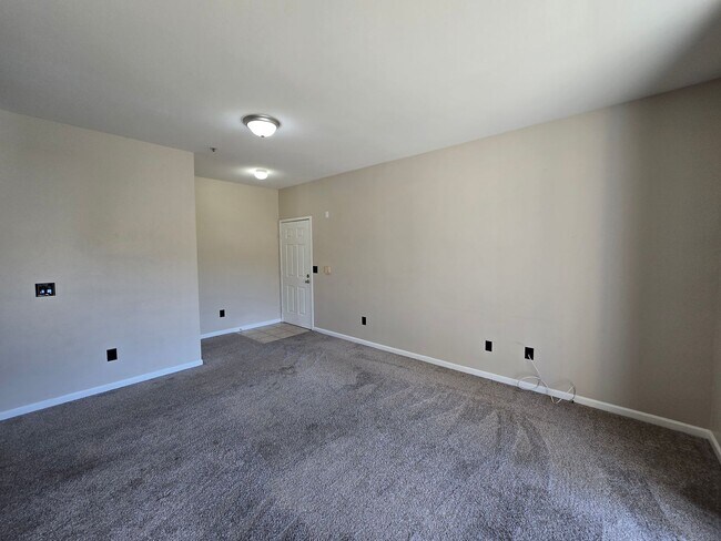 Building Photo - CANYON CREST CONDO