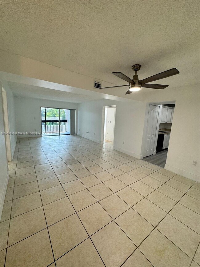 Foto del edificio - 711 N Pine Island Rd