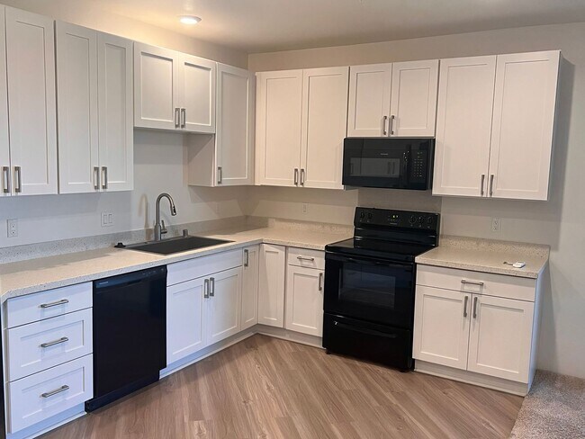 Building Photo - Ho'opili 1 Bed/ 1 Bath/ Tandem Parkings