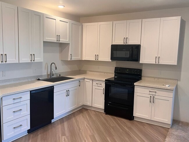 Building Photo - Now Available in Ho‘opili – 1 BR/1 BA with 2 Tandem Parking