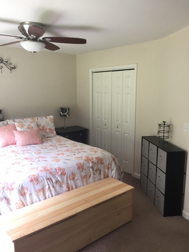 Foto del edificio - 320 Pine Shores Dr