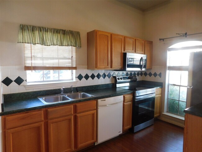 Foto del edificio - 2710 Grants Lake Blvd
