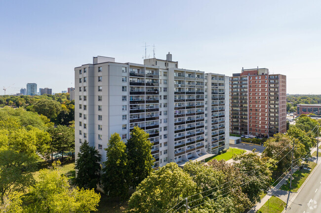 Building Photo - 2727 Victoria Park Ave