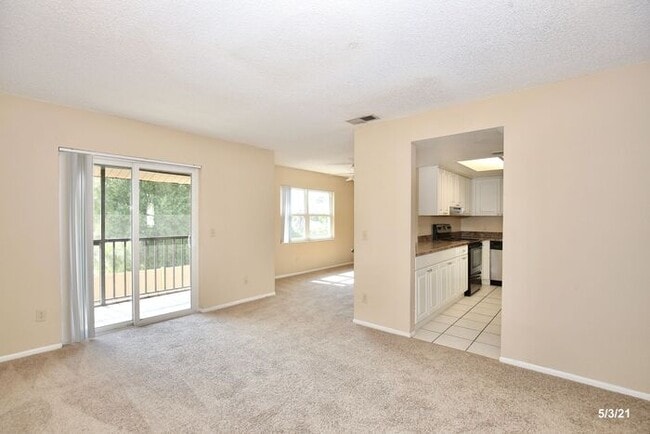 Building Photo - Spacious 2/2 Condo Located in the Gated Community of Hawthorne Village - Orlando!