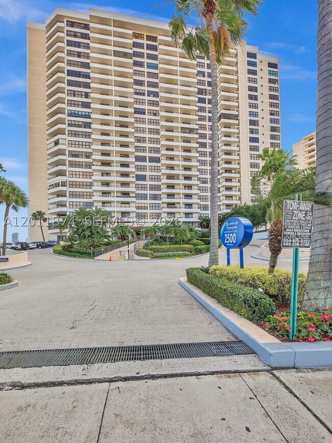 Foto del edificio - 2500 Parkview Dr