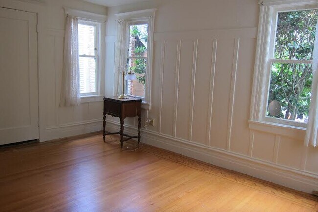 Foto del edificio - 2711 Forest Ave