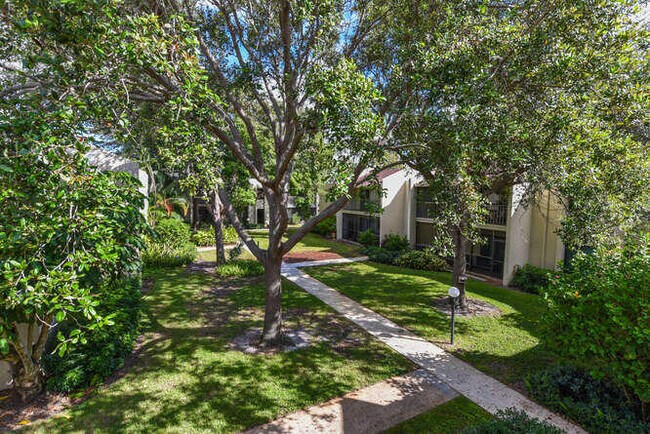 Building Photo - 150 Pineview Rd