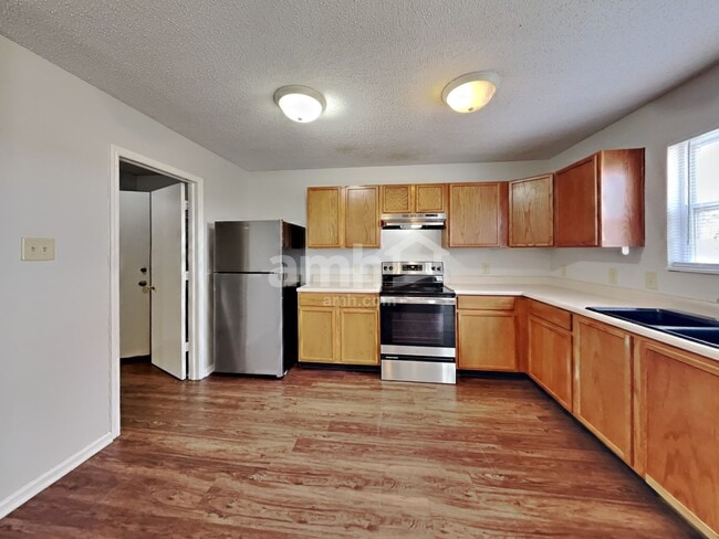 Building Photo - 2120 Bridlewood Dr