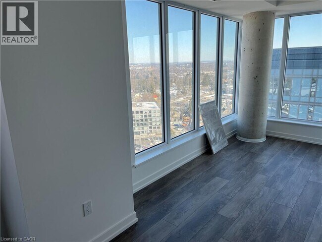 Building Photo - 15 Wellington St S