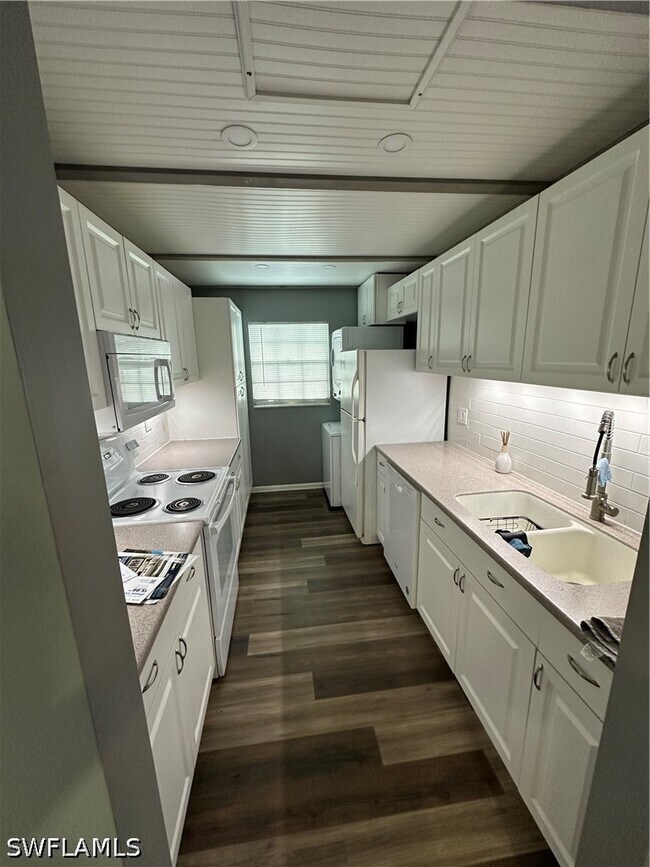Foto del edificio - 4900 Biscayne Dr