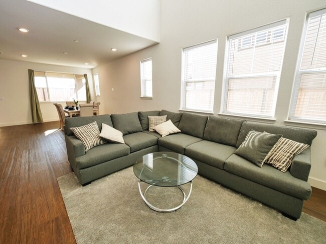 Building Photo - 3606 Damora Ave