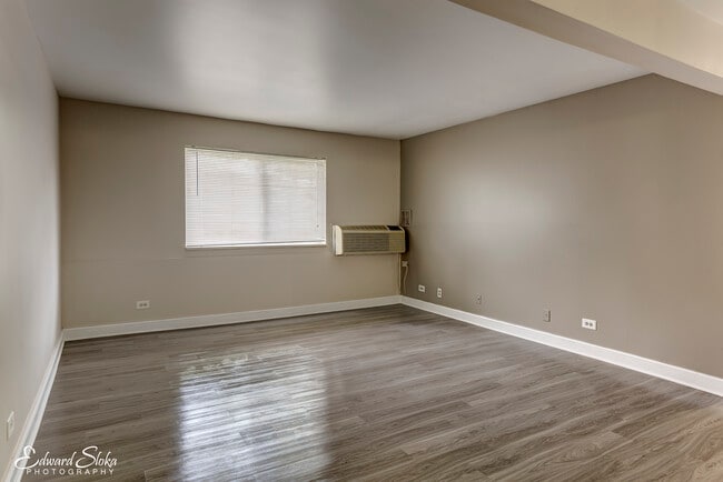 Building Photo - Wauconda Park Apartments
